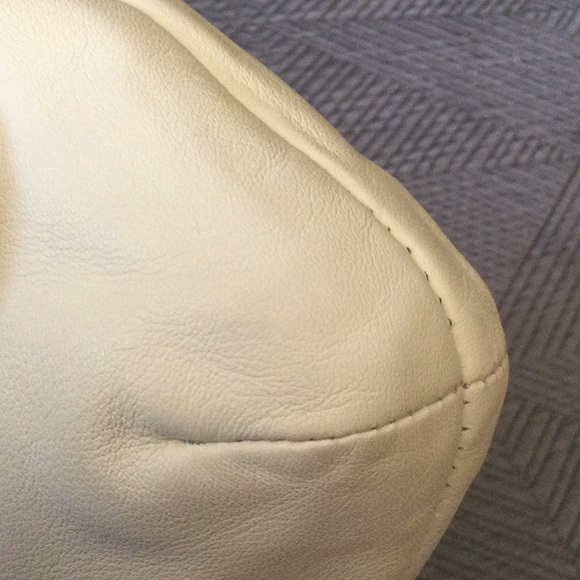 Coach cream leather crossbody bag with silver tone hardware and gold accents - Picture 4 of 7